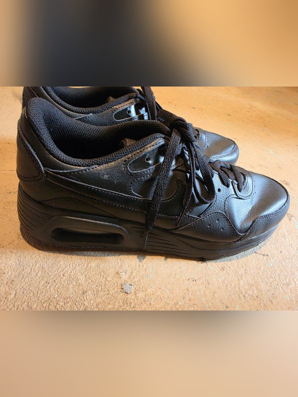 Men's Black Leather Nike Sneakers - Classic Low-Top